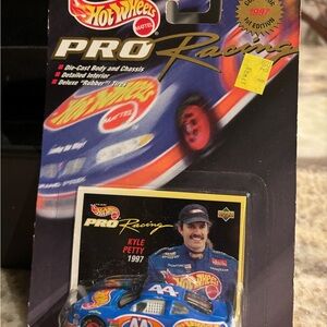 Hot Wheels Pro Racing Die-Cast Car Kyle Petty 1997